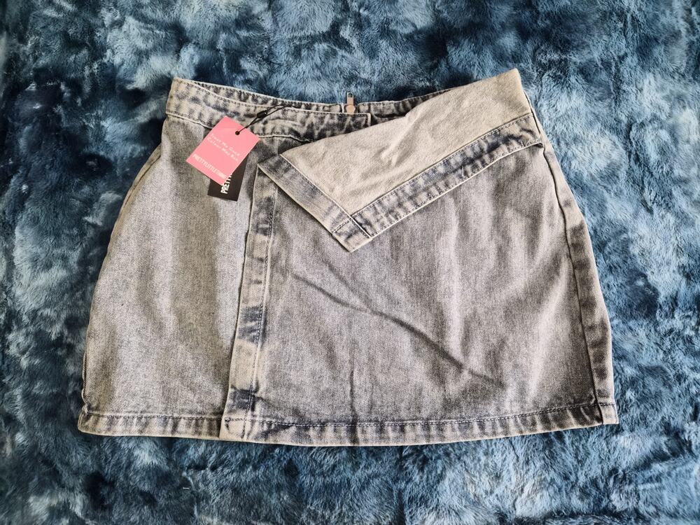 NWT Size 12 Pretty Little Thing Denim Shape Skirt Ice Blue Acid Wash Foldover